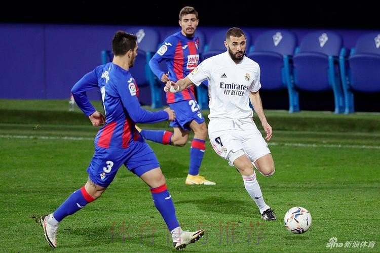 西甲-本泽马2传1射魔笛建功 皇马3-1埃瓦尔4连胜